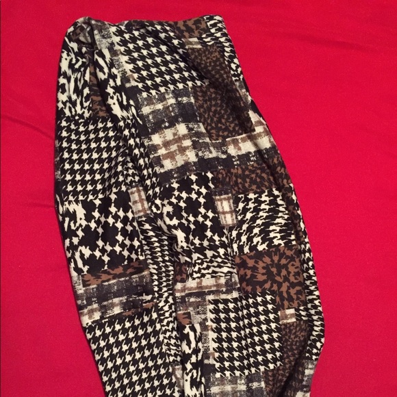 Scarf - Picture 1 of 3